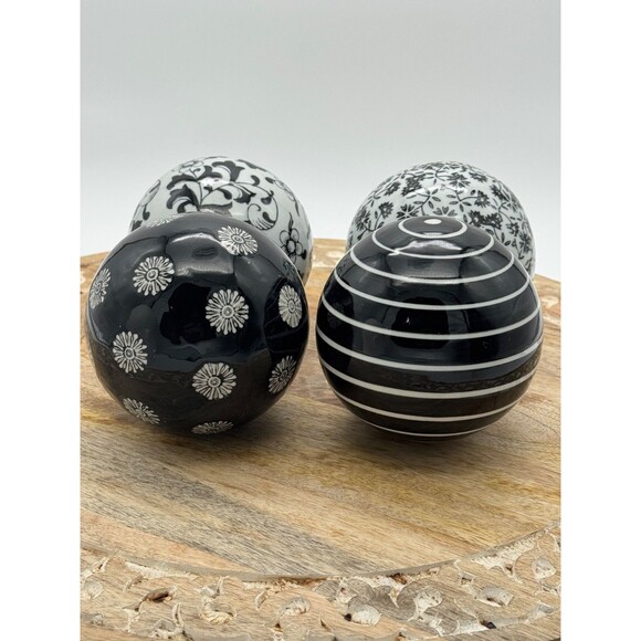 4 CHINOISERIE BLACK AND WHITE CERAMIC Orbs RUG BALLS 4in Stripes Floral Decor - Picture 2 of 9
